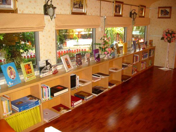 Nahe Hua Hin: Bücherei in der Eisenbahn 2