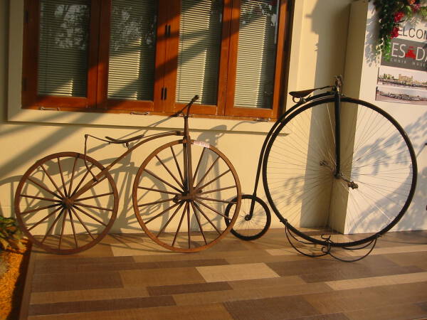 Hochrad, Holzrad, im Jesada Oldtimer Museum, Bangkok