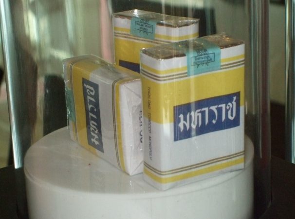 Alte Tabakdosen in Thailand Marke Maharat