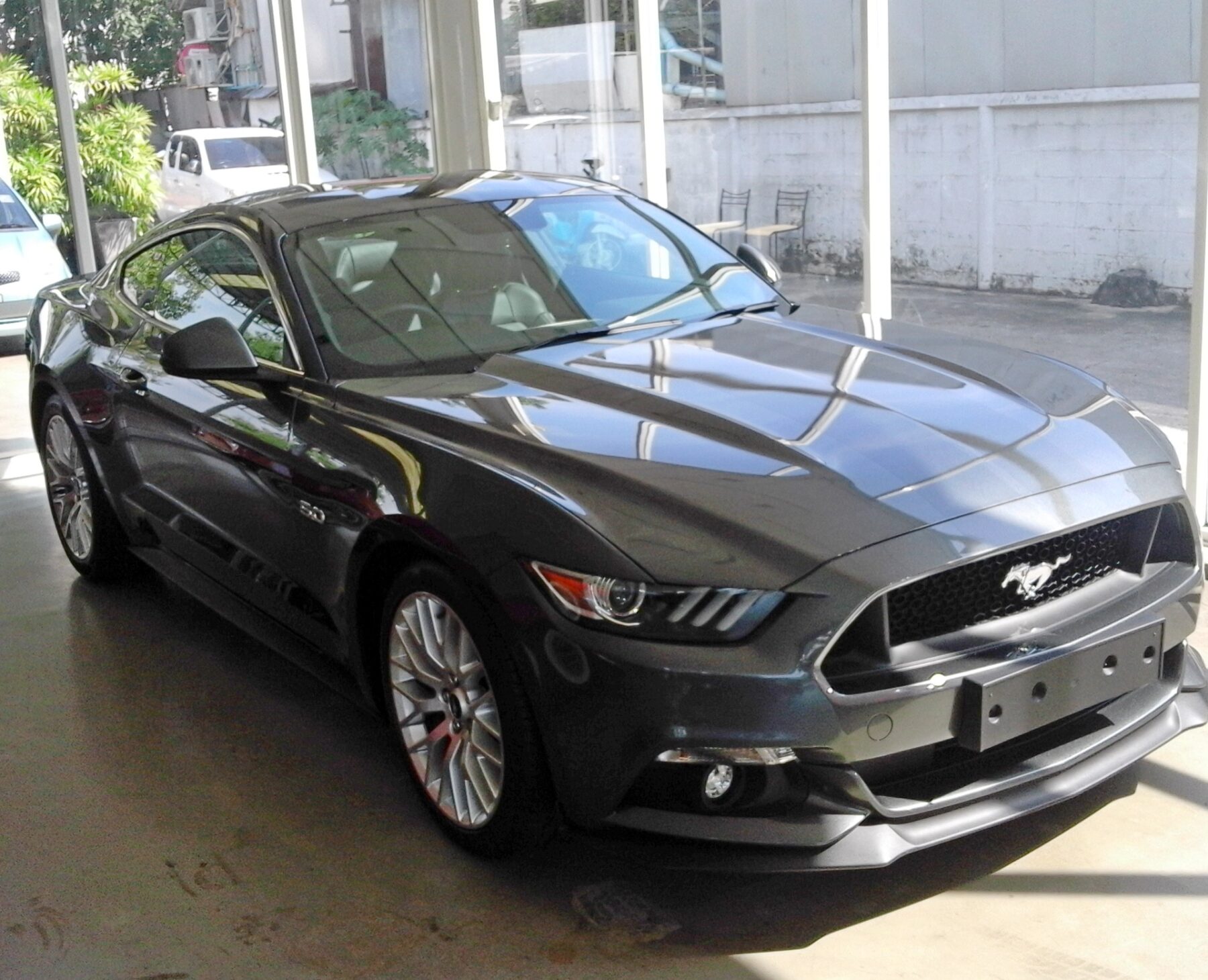 5-Liter Mustang in grau