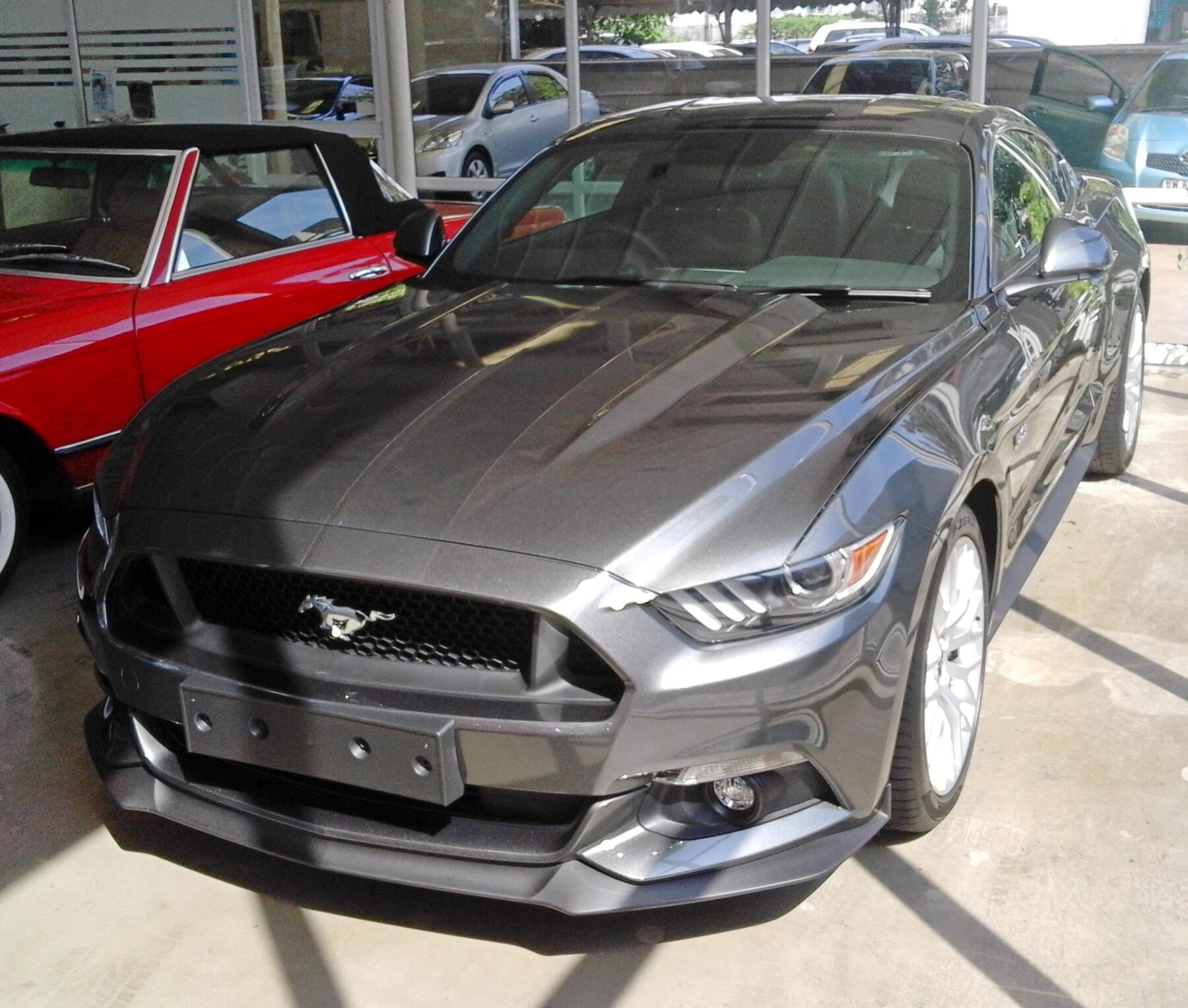 5-Liter Mustang in grau