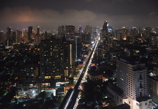 Bangkoks Sukhumvit bei Nacht